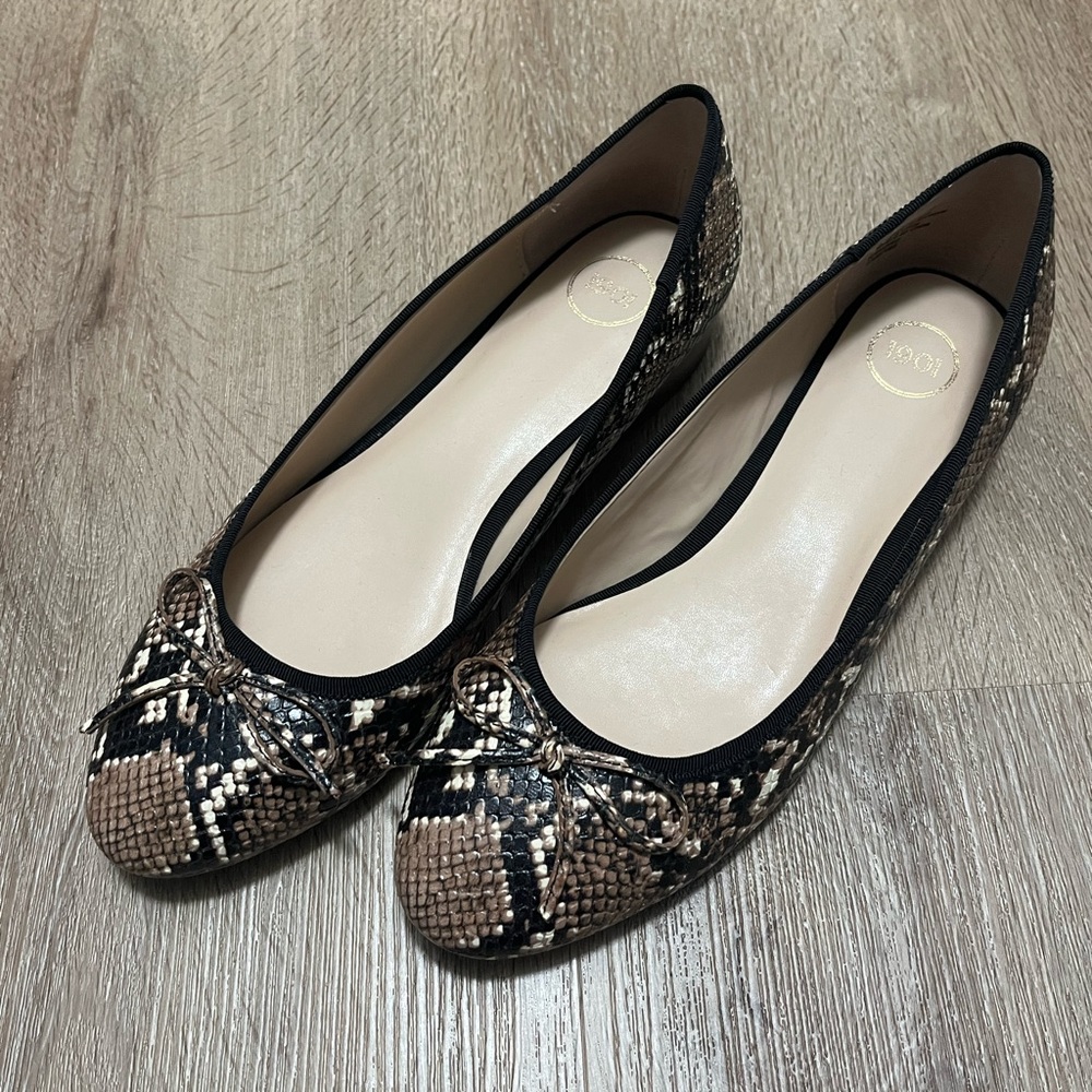 BRAND NEW “1901” leather flats - Size 9M